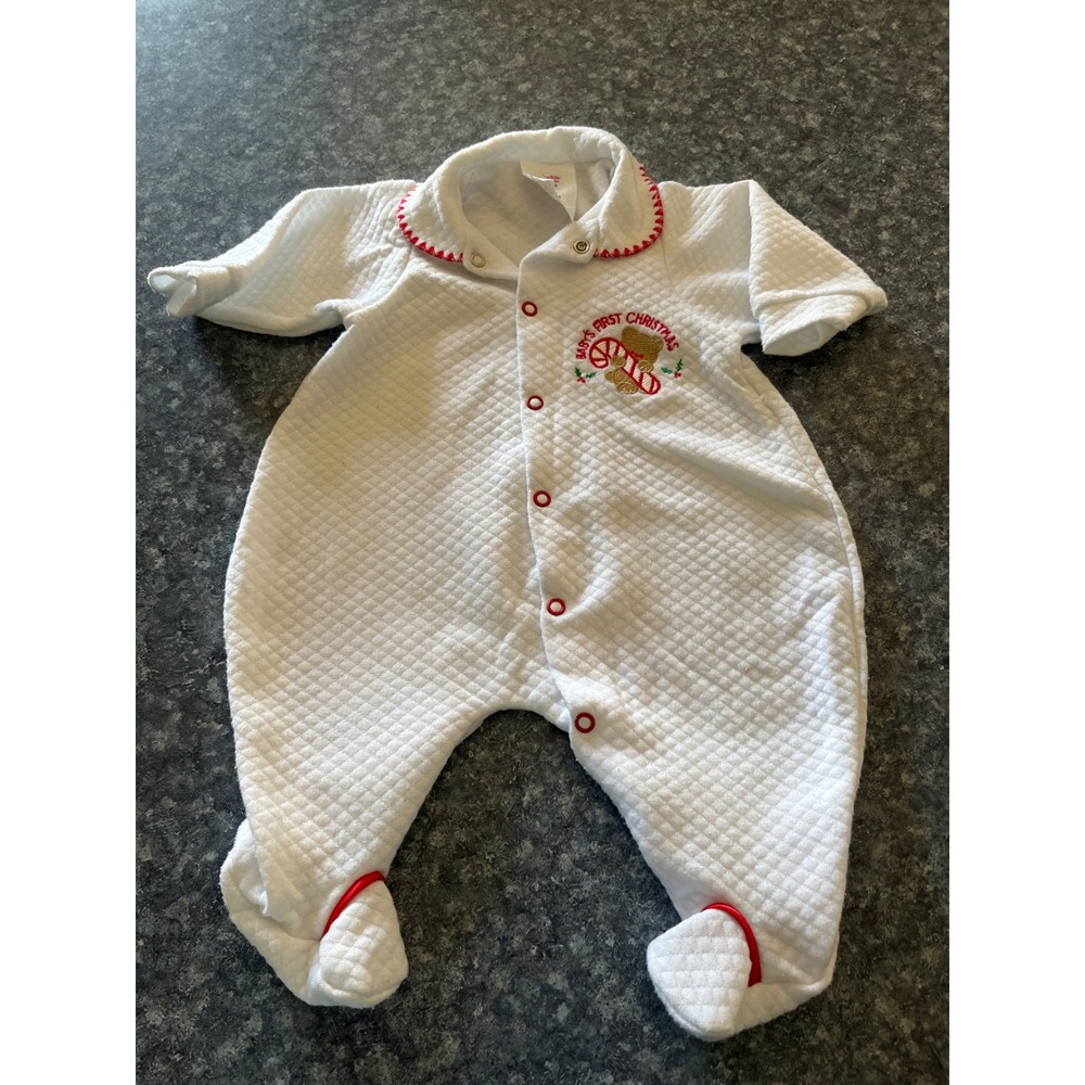 Cuddle Time Vintage Babys First Christmas Quilted Footed Sleeper White Red Med